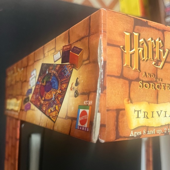 MATTEL Harry Potter Trivia Board Game 2-6 Players or Teams - Picture 5 of 7
